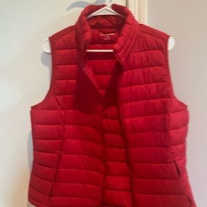 Red puffer vest, large